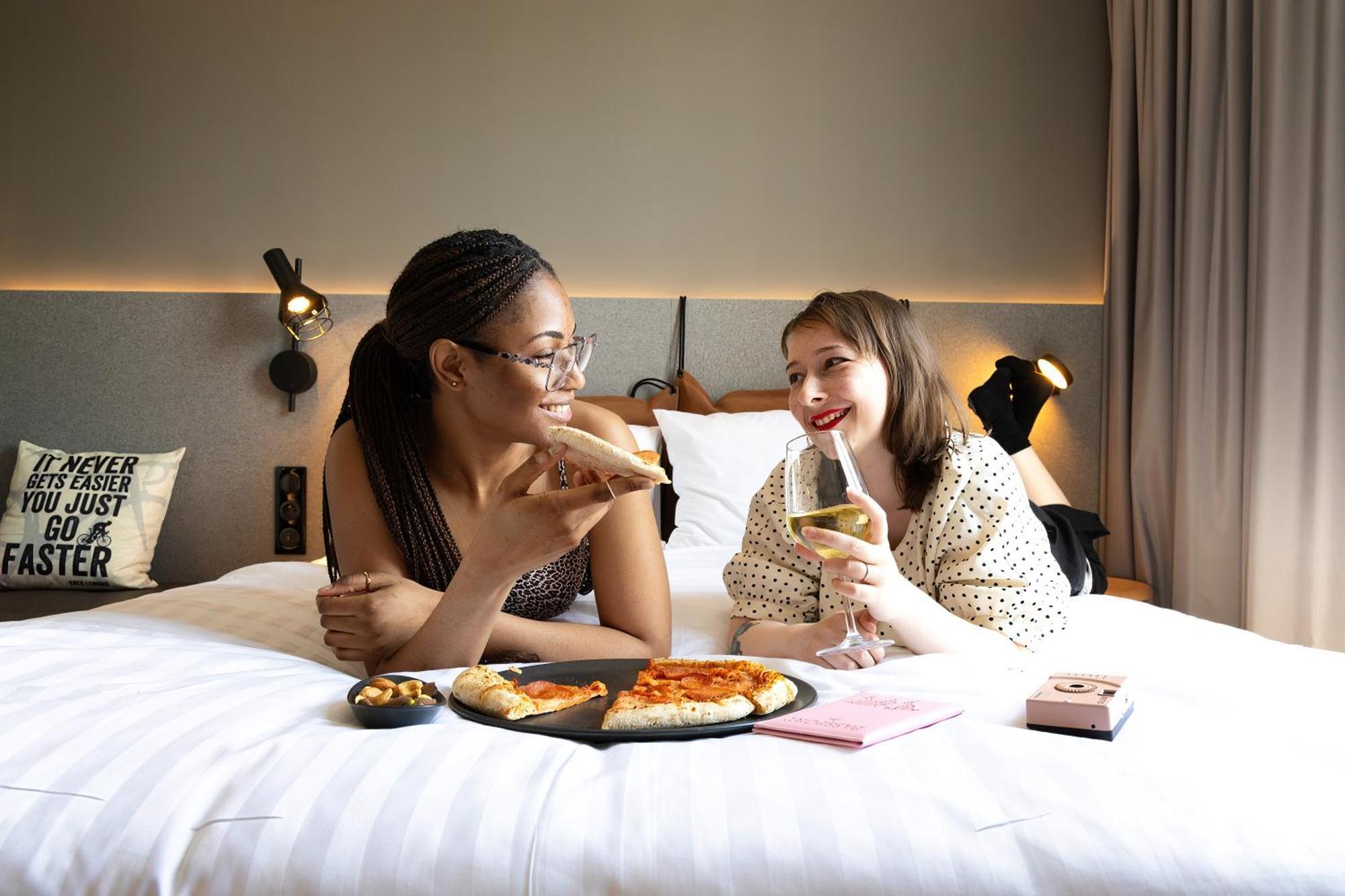 Moxy Paris Кламар Экстерьер фото