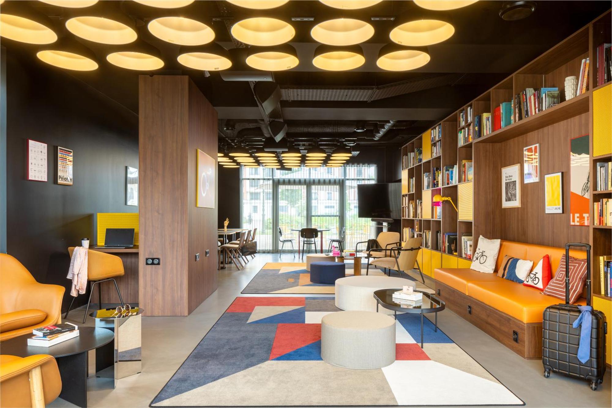 Moxy Paris Кламар Экстерьер фото